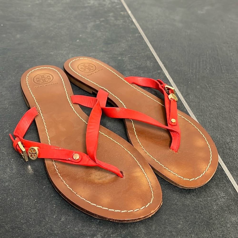 Tory Burch Women’s Masai Red Monogram Flat Thong size 9